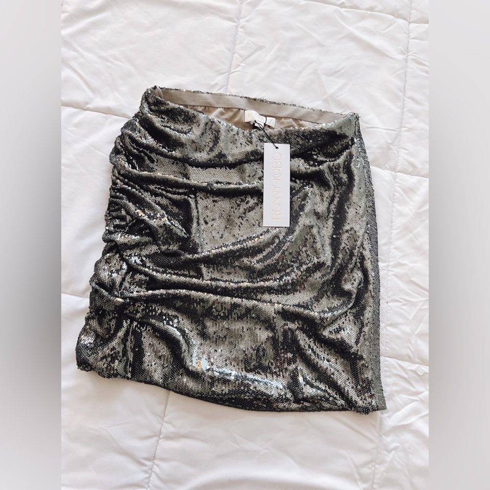 Ronny kobo silver sequin skirt sz small new with tags